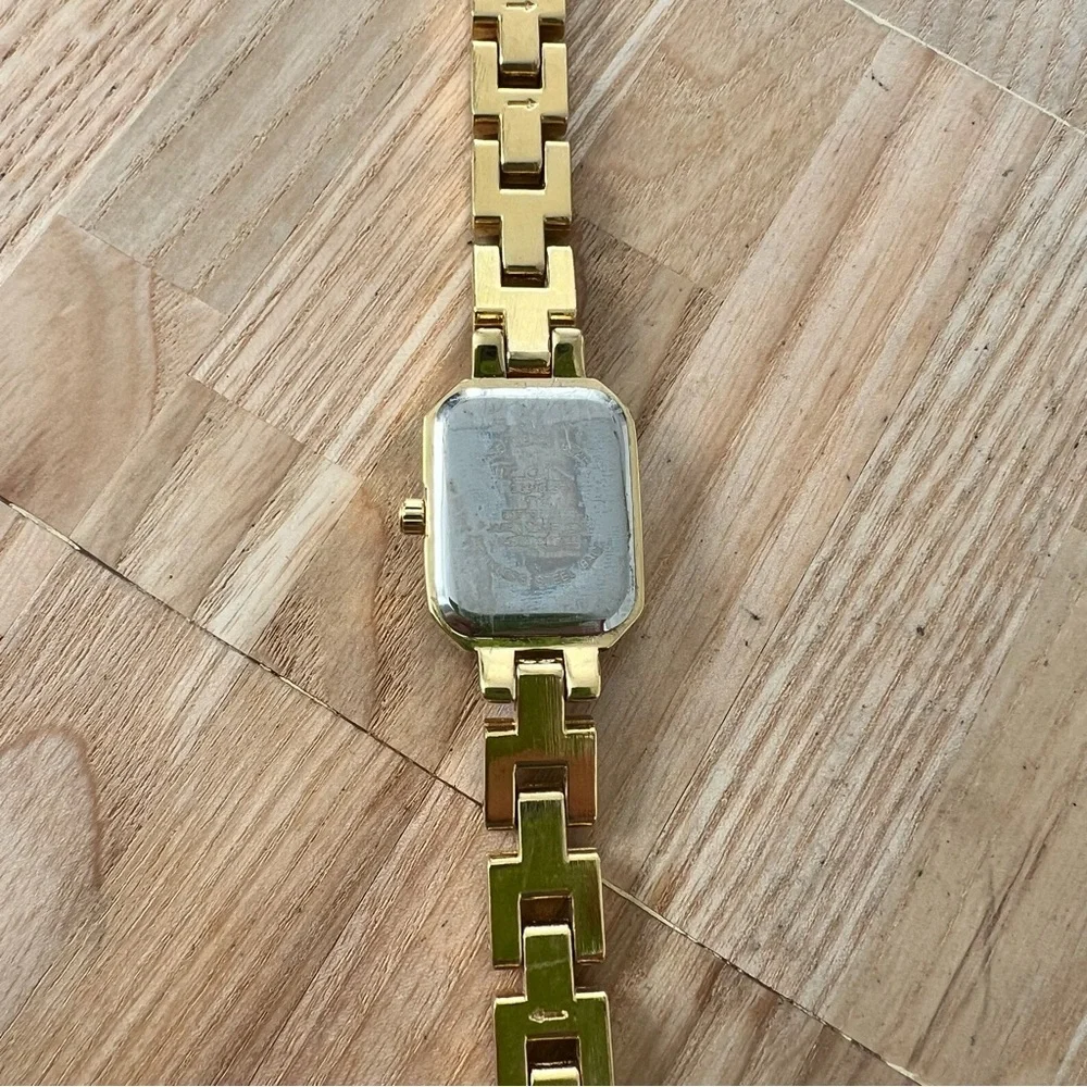 Elgin ladies octagonal black dial gold tone dress watch NEW BATTERY